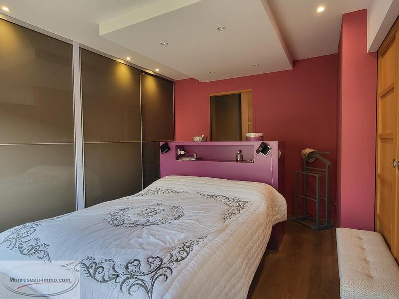 Propriété - 210 m² - 11 pièces