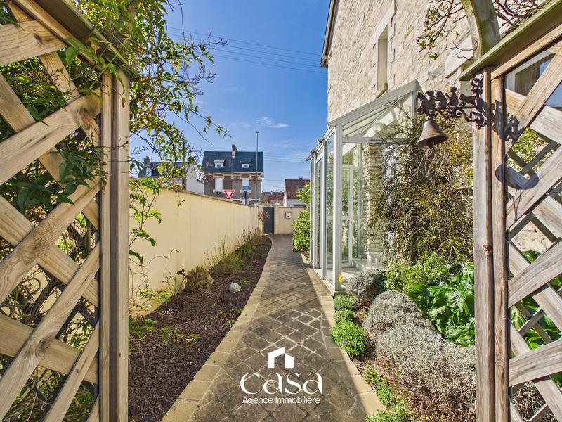 Maison - 160 m² - 8 pièces