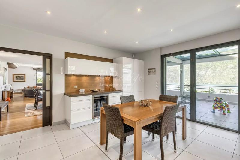 Maison - 452 m² - 12 pièces