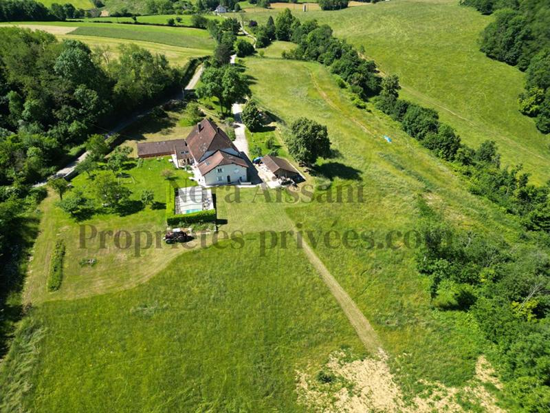 Demeure - 1 000 m² - 15 pièces