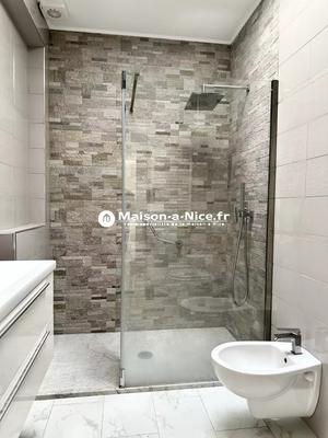 Maison - 320 m² - 6 pièces