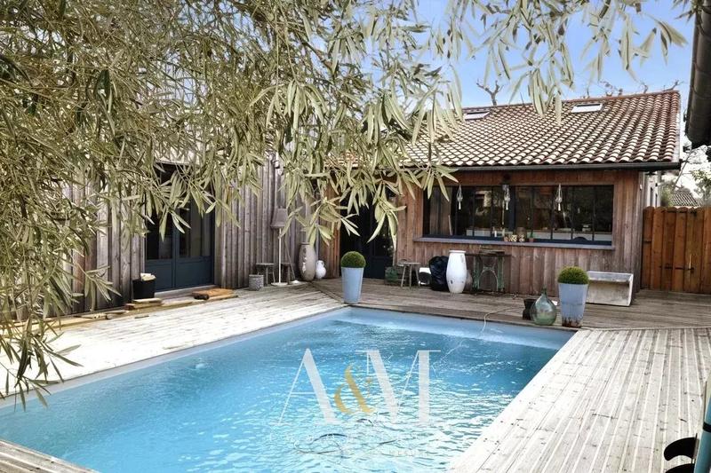 Maison - 180 m² - 7 pièces