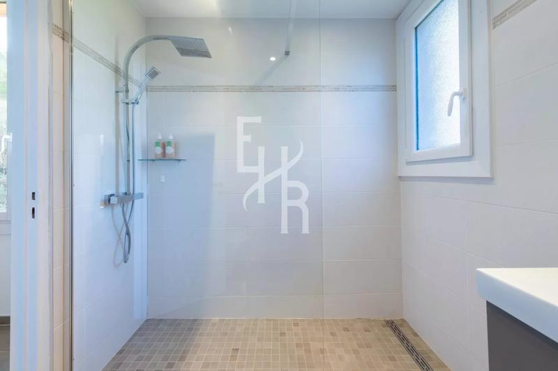 Villa - 416 m² - 6 pièces