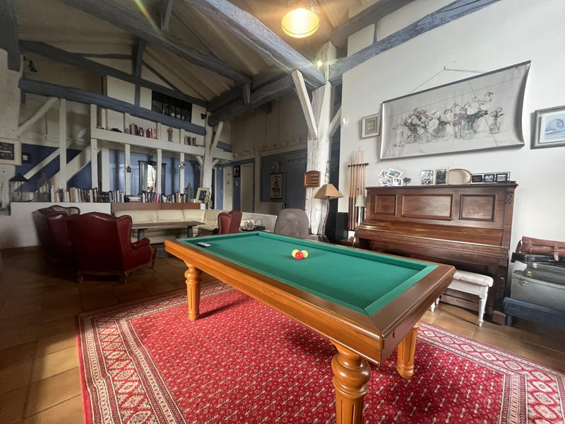 Maison - 230 m² - 8 pièces