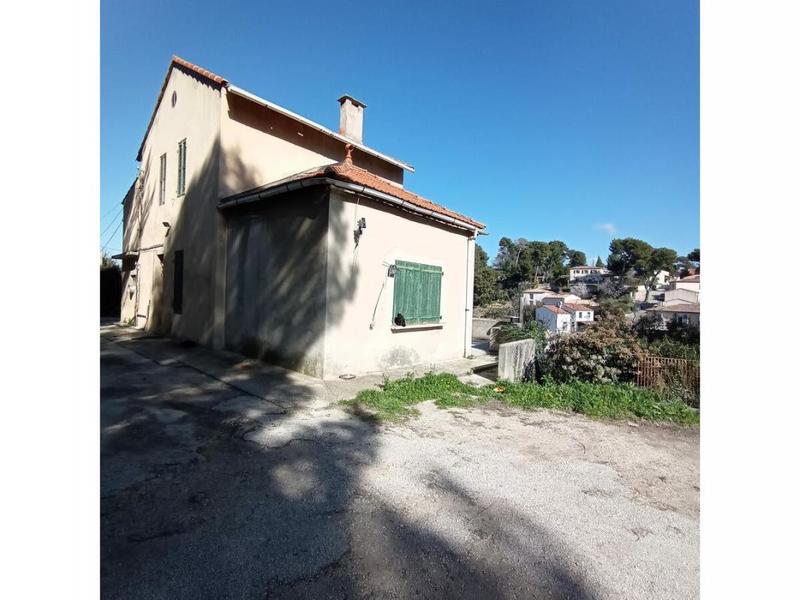 Propriété - 230 m² - 6 pièces