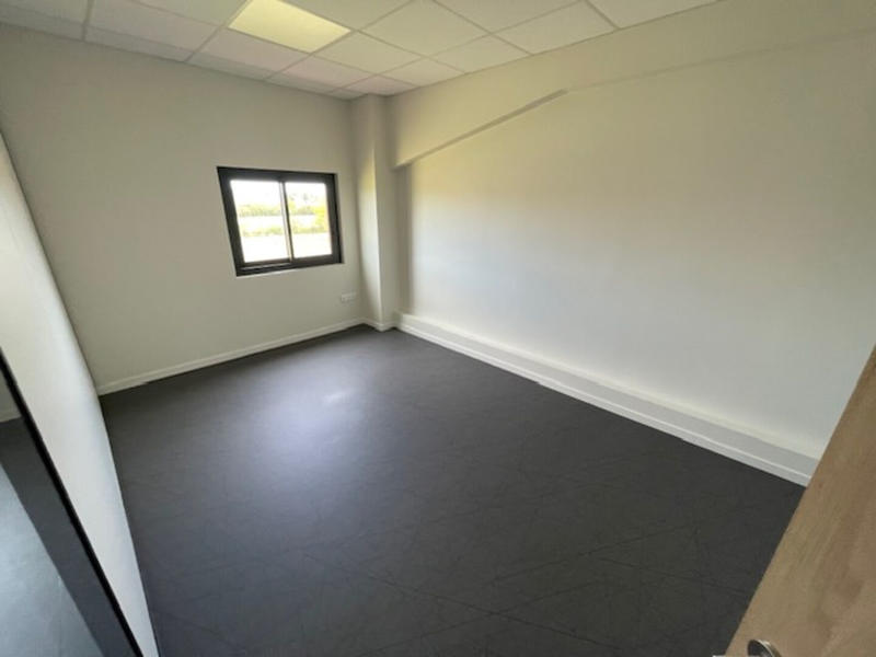 Local d'activité / Entrepôt - 660 m²