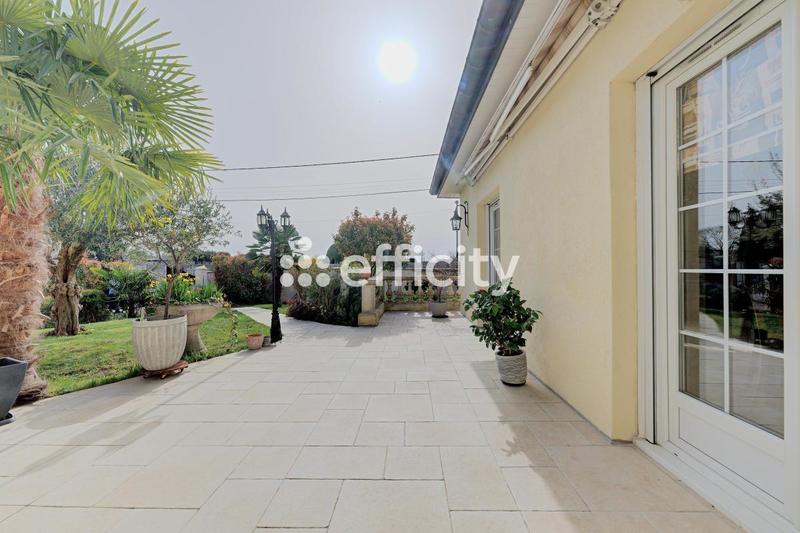 Pavillon - 222 m² - 8 pièces