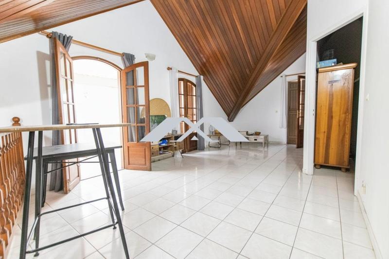 Maison - 208 m² - 6 pièces