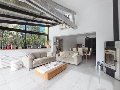 Maison - 246 m² - 10 pièces