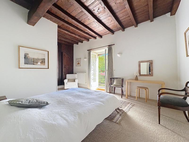 Maison - 463 m² - 19 pièces