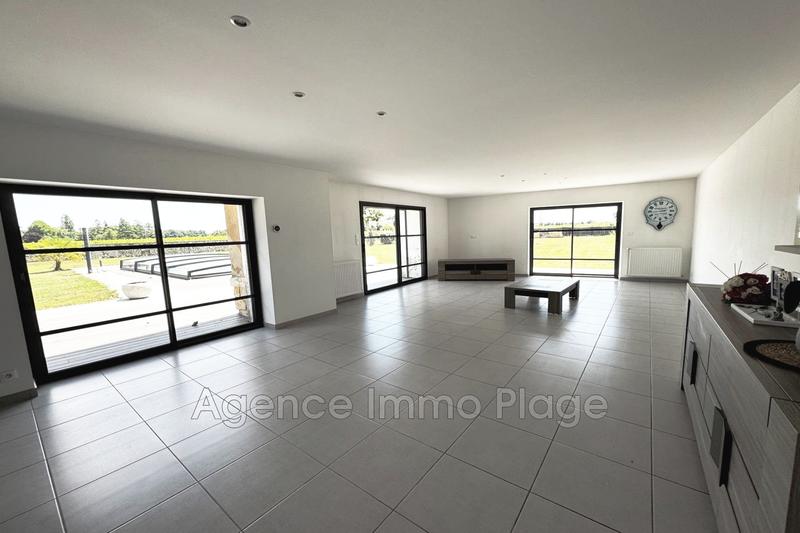 Maison - 250 m² - 6 pièces
