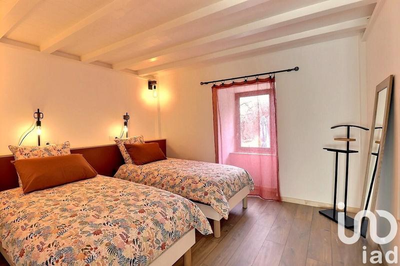 Maison - 215 m² - 6 pièces