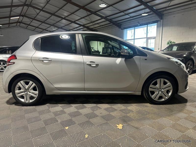 Peugeot 208 1.2i Vti 82cv Style - Distribution Faite