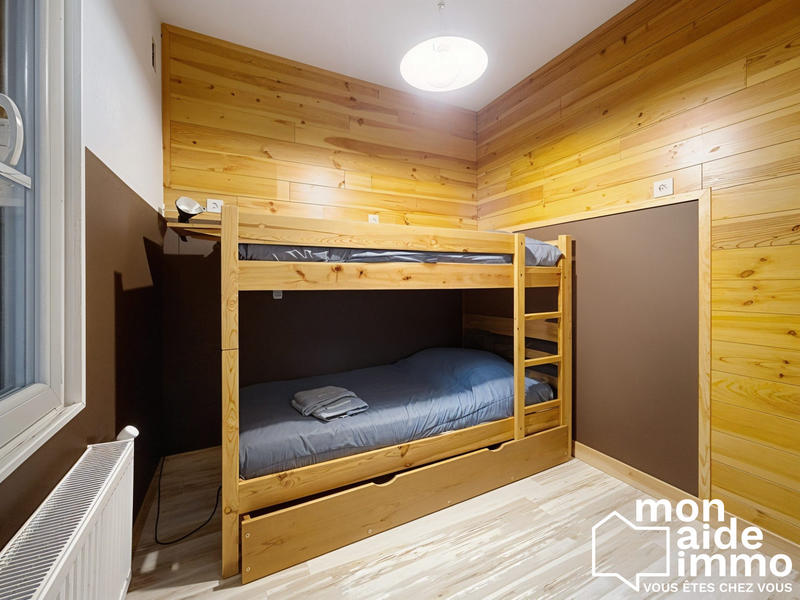 Maison - 220 m² - 6 pièces