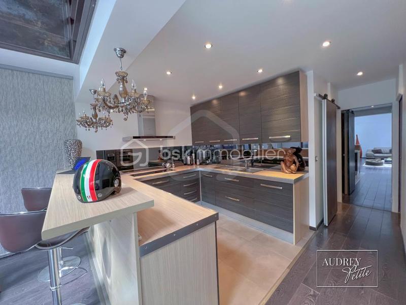 Loft - 95 m² - 3 pièces