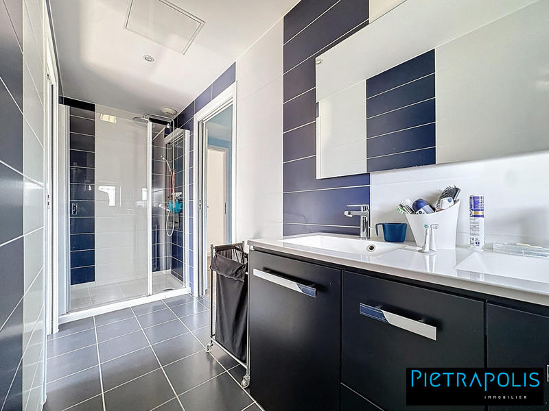 Maison contemporaine - 322 m² - 8 pièces