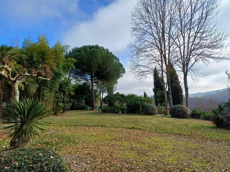 Maison ancienne - 255 m² - 9 pièces