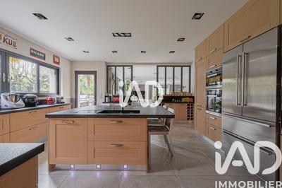 Maison - 527 m² - 9 pièces