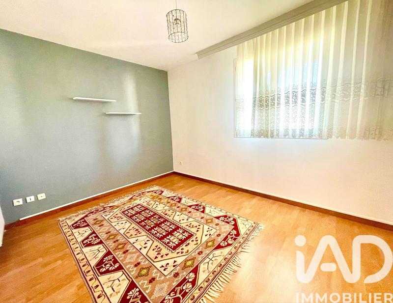 Maison - 215 m² - 8 pièces