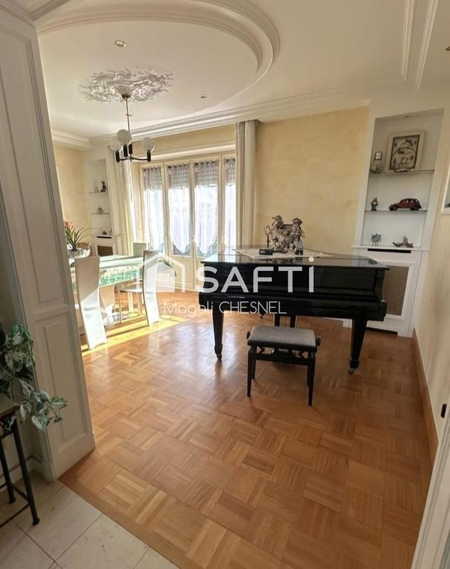 Maison - 195 m² - 9 pièces