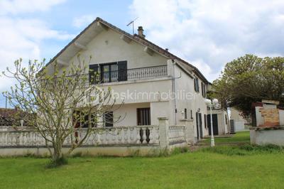 Maison - 238 m² - 13 pièces