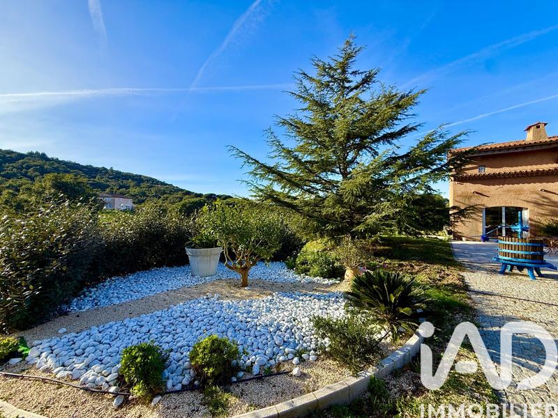 Maison - 411 m² - 17 pièces