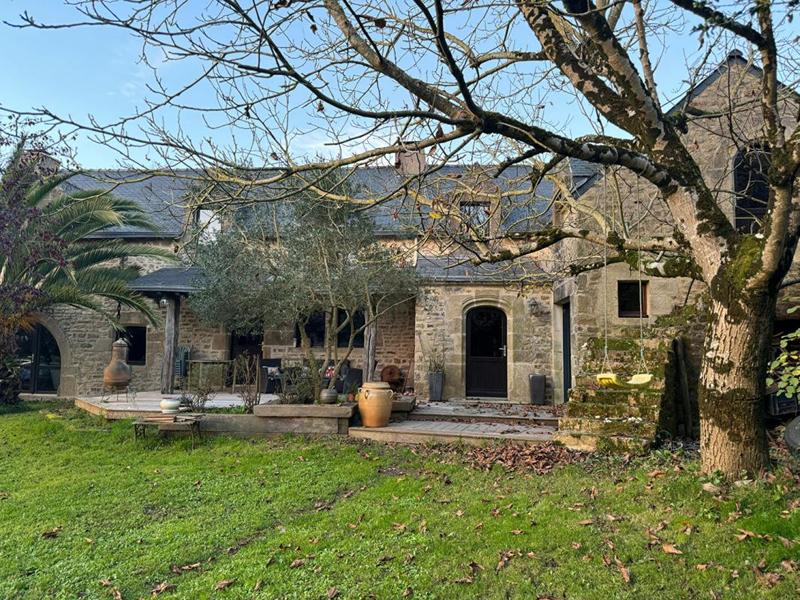 Propriété - 205 m² - 6 pièces