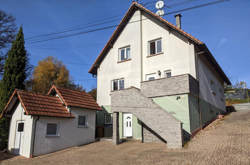 Maison - 180 m² - 8 pièces