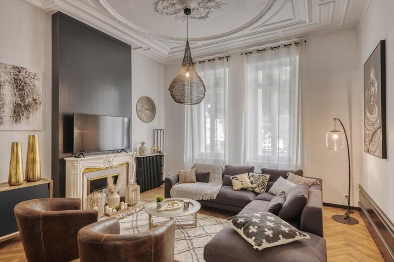 Maison - 251 m² - 12 pièces