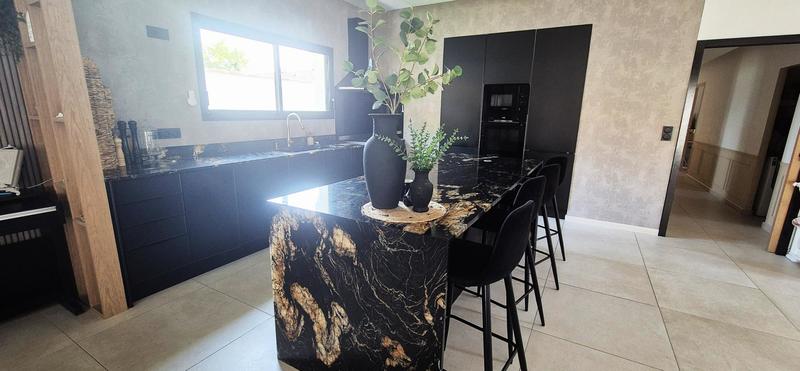 Maison - 226 m² - 7 pièces