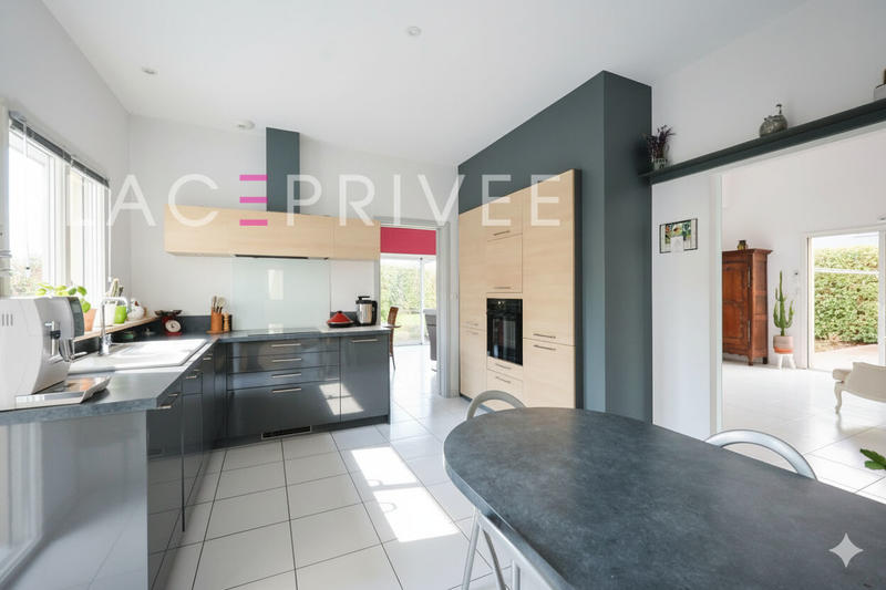 Maison - 225 m² - 7 pièces