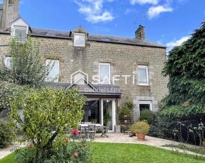 Maison - 275 m² - 10 pièces