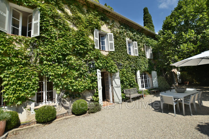 Mas - 300 m² - 10 pièces