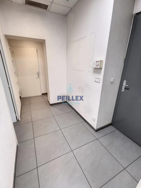 Local commercial - 88 m² - 4 pièces