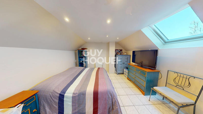 Maison - 220 m² - 9 pièces