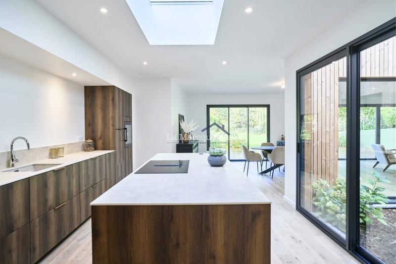 Maison - 226 m² - 6 pièces