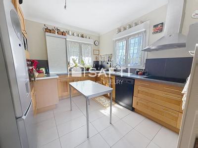 Maison - 234 m² - 8 pièces