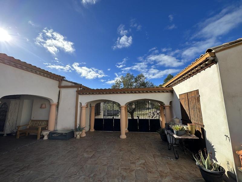 Maison - 225 m² - 7 pièces