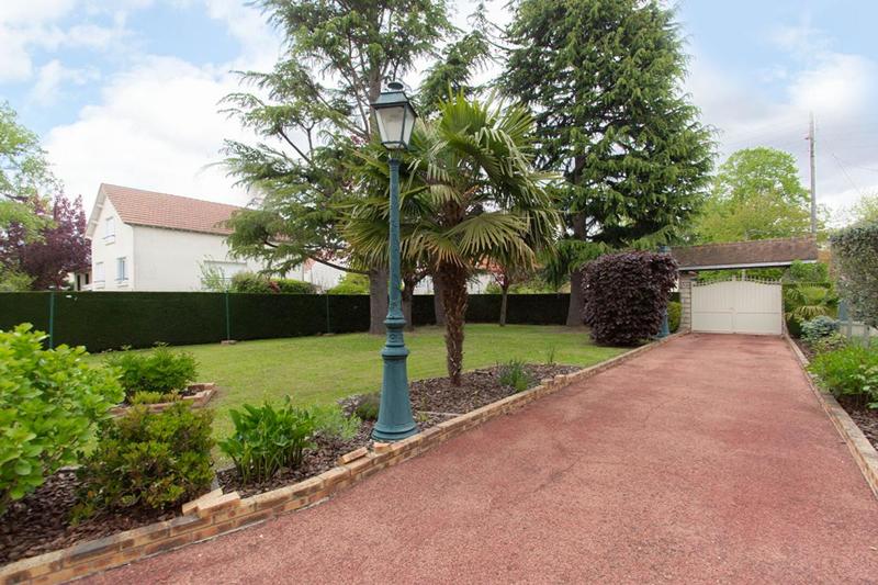 Maison - 232 m² - 11 pièces