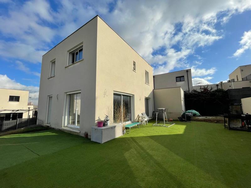 Maison - 108 m² - 5 pièces