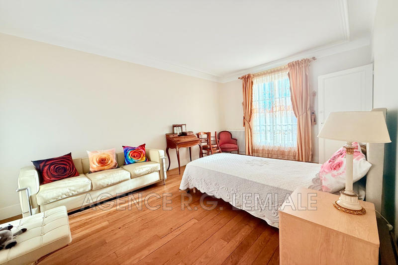 Maison - 210 m² - 8 pièces