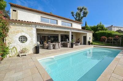 Villa - 207 m² - 5 pièces