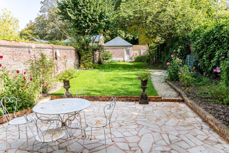 Maison - 273 m² - 11 pièces