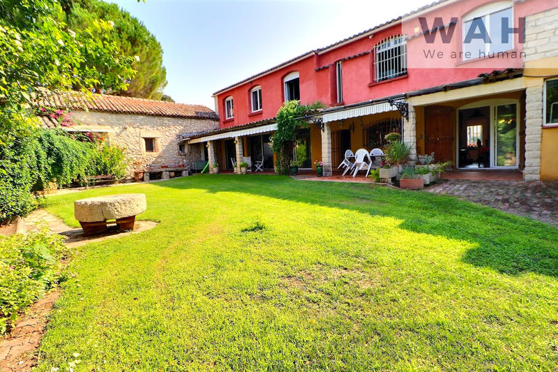 Mas - 225 m² - 7 pièces