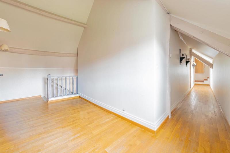 Maison - 353 m² - 9 pièces