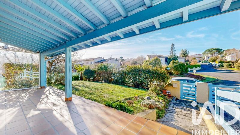 Maison - 220 m² - 7 pièces