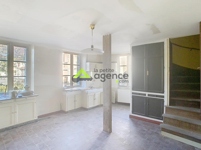 Maison - 285 m² - 11 pièces