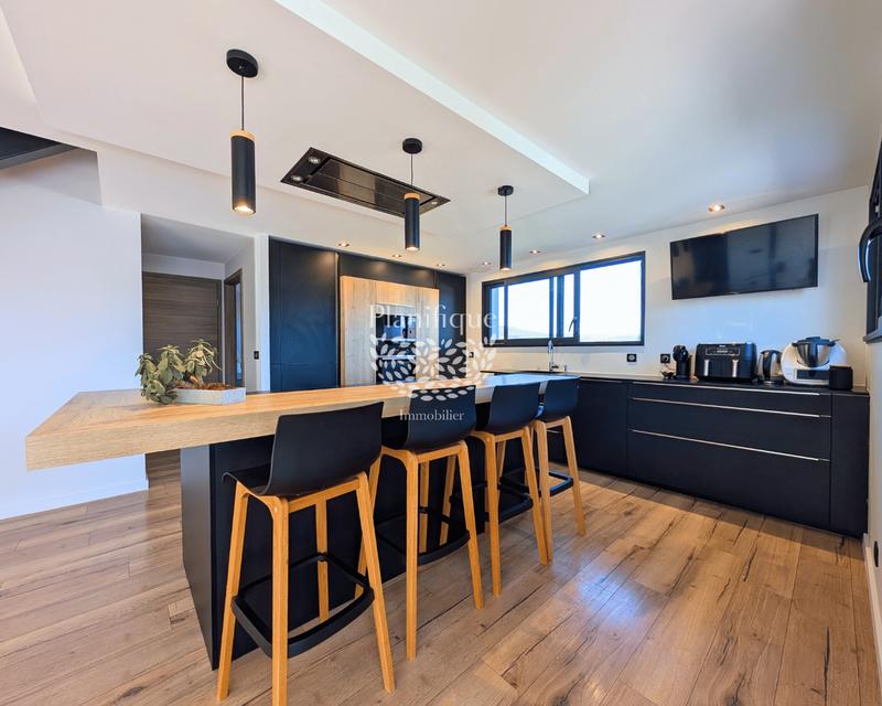 Maison - 194 m² - 5 pièces