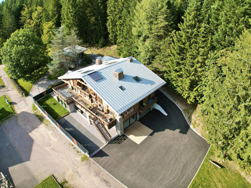 Châlet - 607 m² - 16 pièces