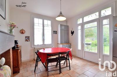 Maison - 240 m² - 8 pièces